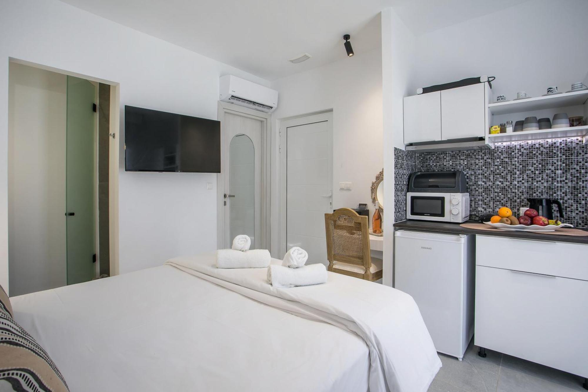 Calma Luxury Studios & Suites Faliraki Exterior foto